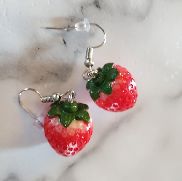 Small Strawberry Earrings - Picture 4 of 8
